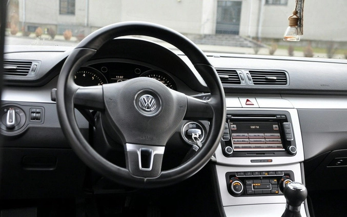 Volkswagen Passat CC cena 31900 przebieg: 247214, rok produkcji 2010 z Gołańcz małe 781